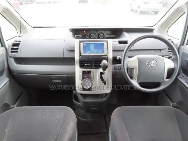 Toyota Voxy 2009 Pearl