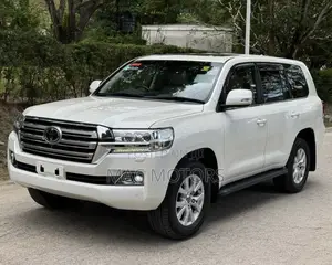 Toyota Land Cruiser 4.5 V8 VXR 2017 White