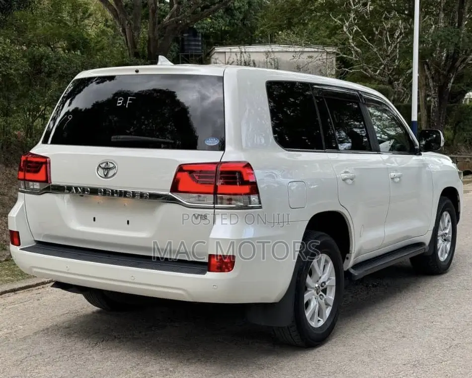 Toyota Land Cruiser 4.5 V8 VXR 2017 White