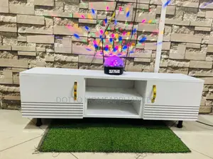 White Show Case Ya Kisasa Na Imetumika Kidigo Sana