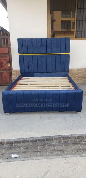 Blue Bedsofa 5/6 Mpya Rangi Na Zipo Rangi Tofauti Tofauti