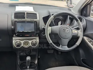 Toyota IST 2009 White