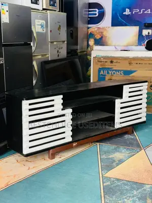 Show Case Used Rangi Nyeupe Na Nyeusi