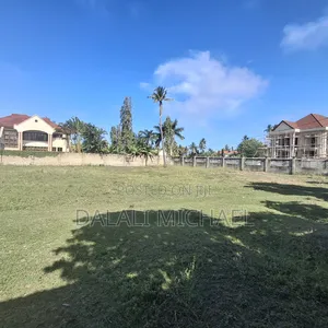 Plot for Sale Bahari Beach .!