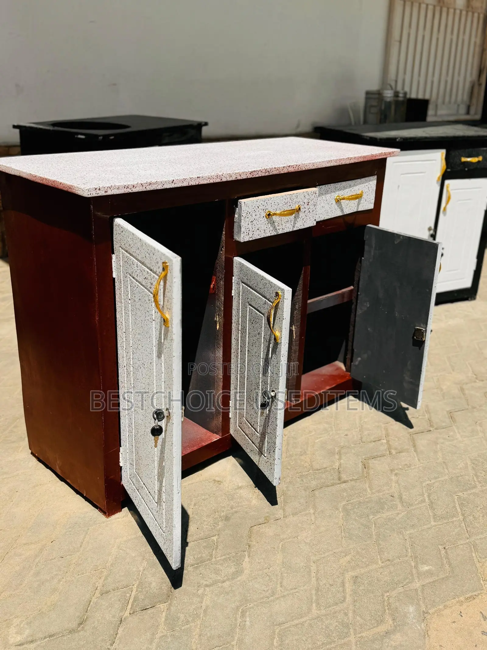 Kitchen Cabinet Milango Mitatu Rangi Nyeupe Ba Na Brown