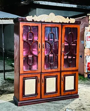 Kabati La Vyombo Bado Liko Vizuri Halina Shida Sehemu Yoyote