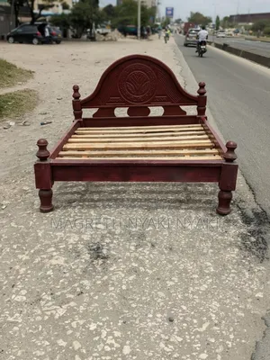Nauza Kitanda Cha Mbao Ngumu