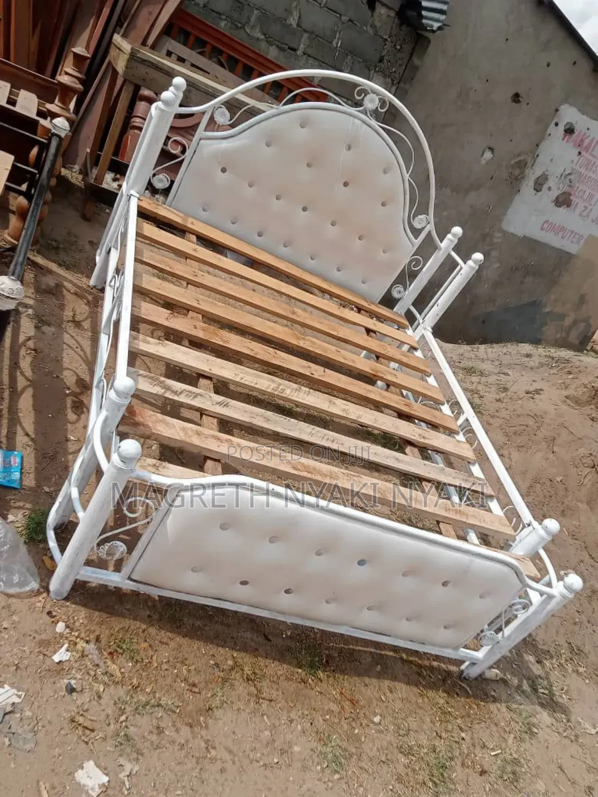 Nauza Bed Sofa Ya Chuma Nyeupe