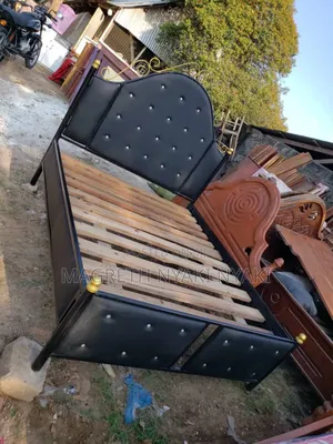 Nauza Bed Sofa Ya Chuma Nyeusi