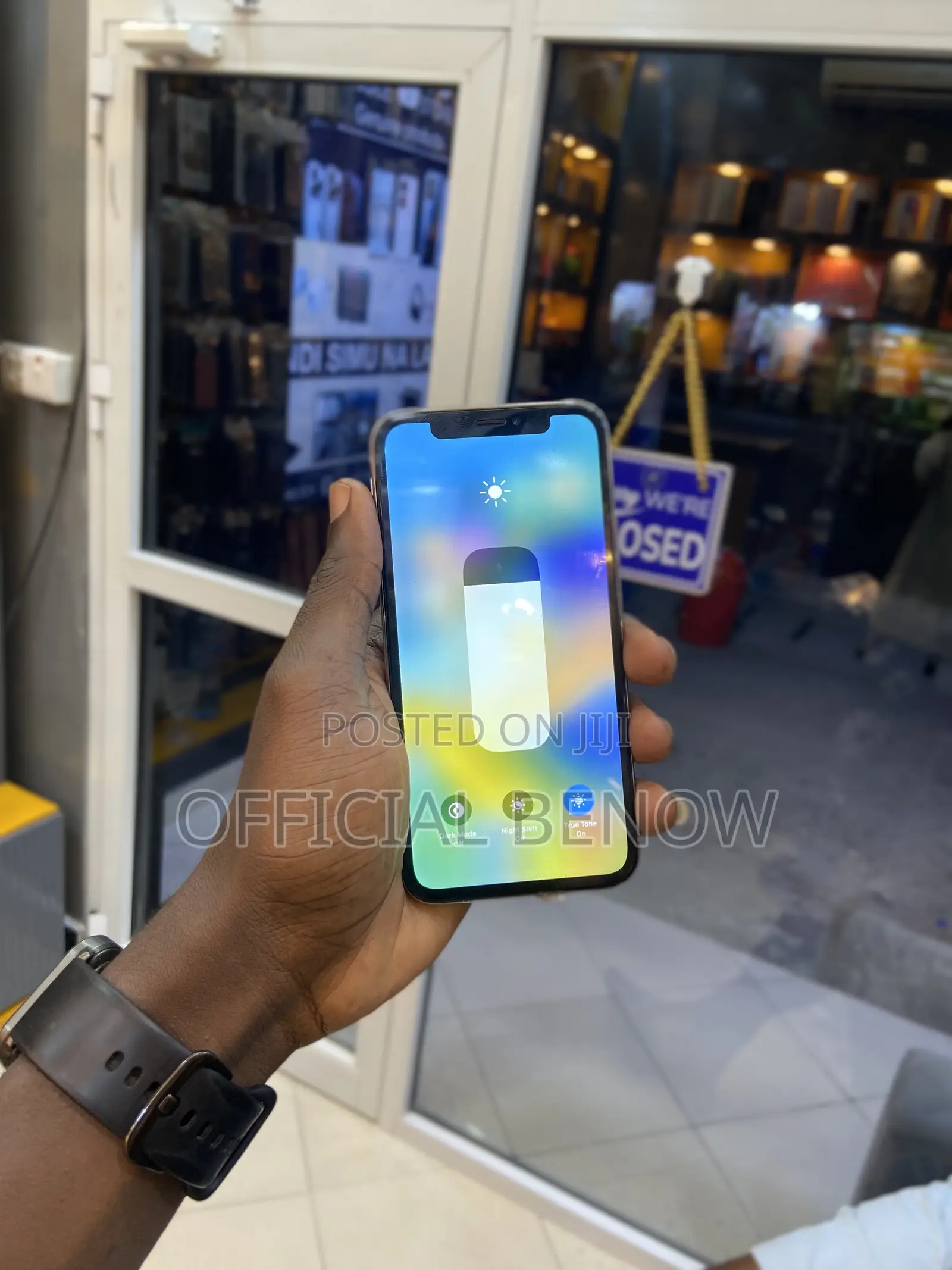 Apple iPhone X 64 GB White