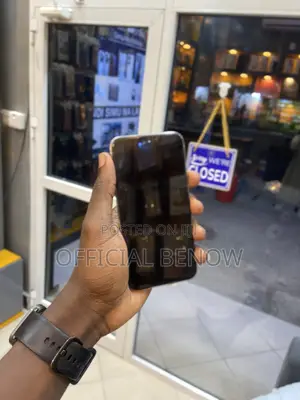 Apple iPhone X 64 GB White