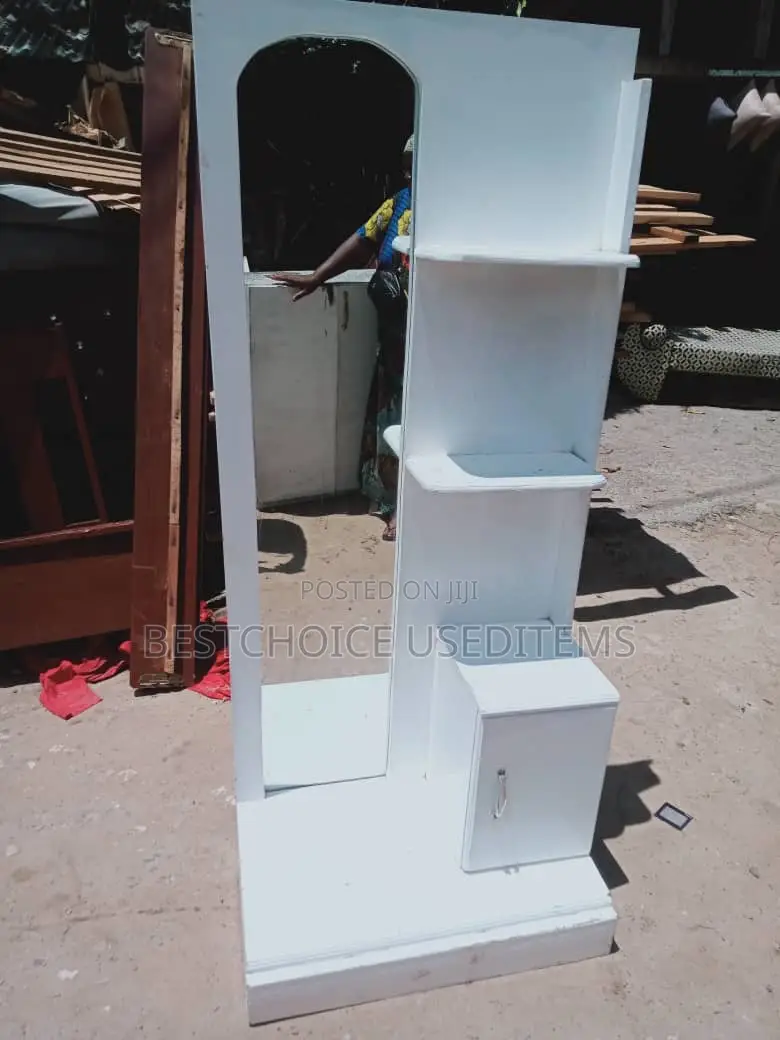 Dressing Table Nzurii Mnoo Na Nyeupe Ni Used Clean Sana