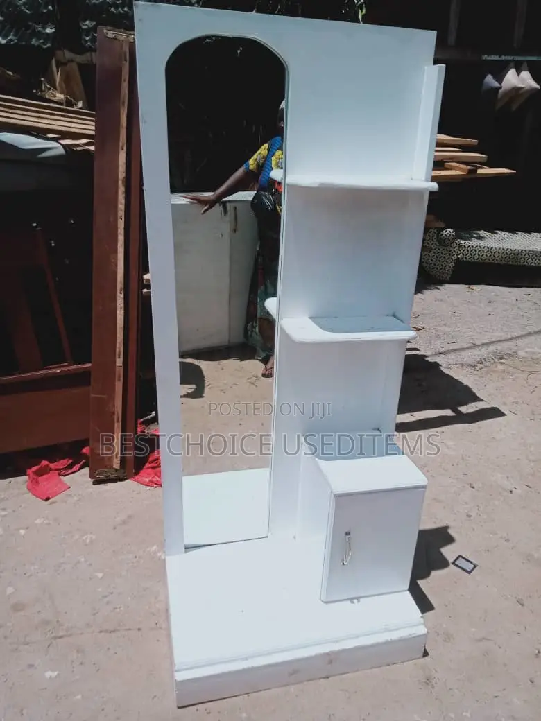 Dressing Table Nzurii Mnoo Na Nyeupe Ni Used Clean Sana