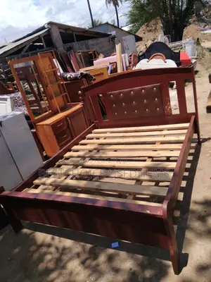 5/6 Mbao Ngumu Na Sofa Bed Nzuri Rangi Ni Brown