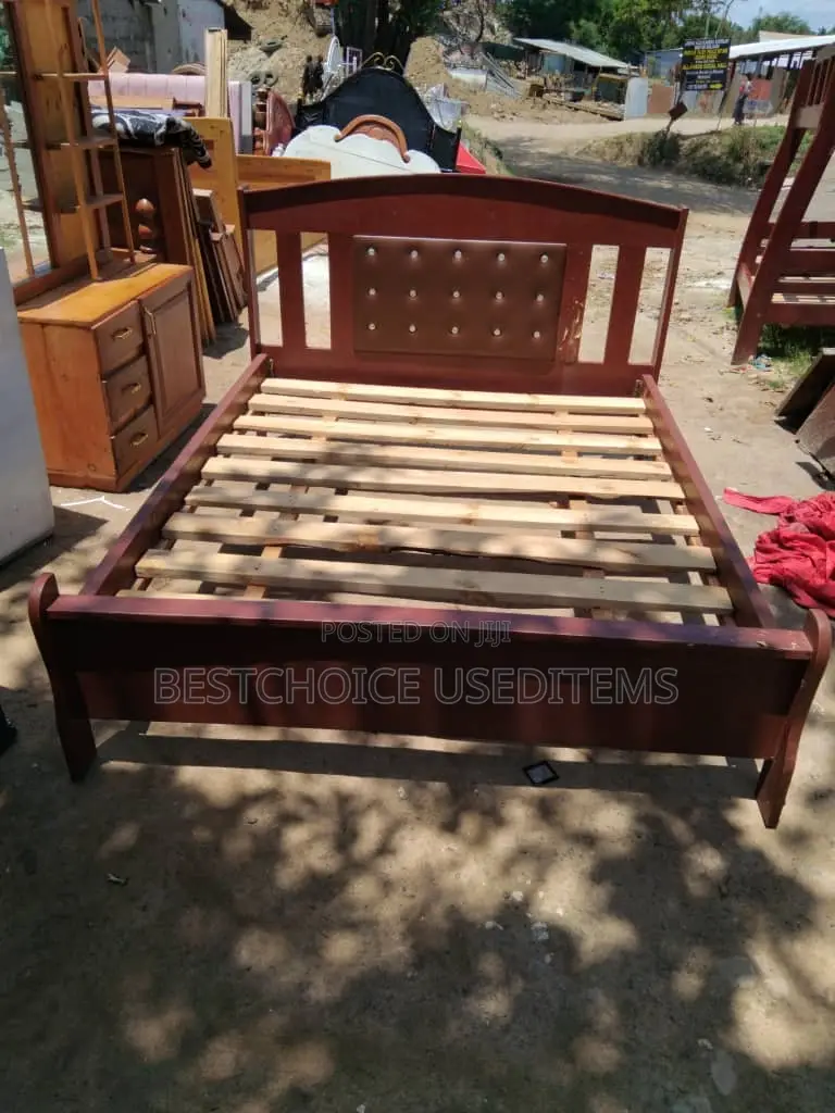 5/6 Mbao Ngumu Na Sofa Bed Nzuri Rangi Ni Brown