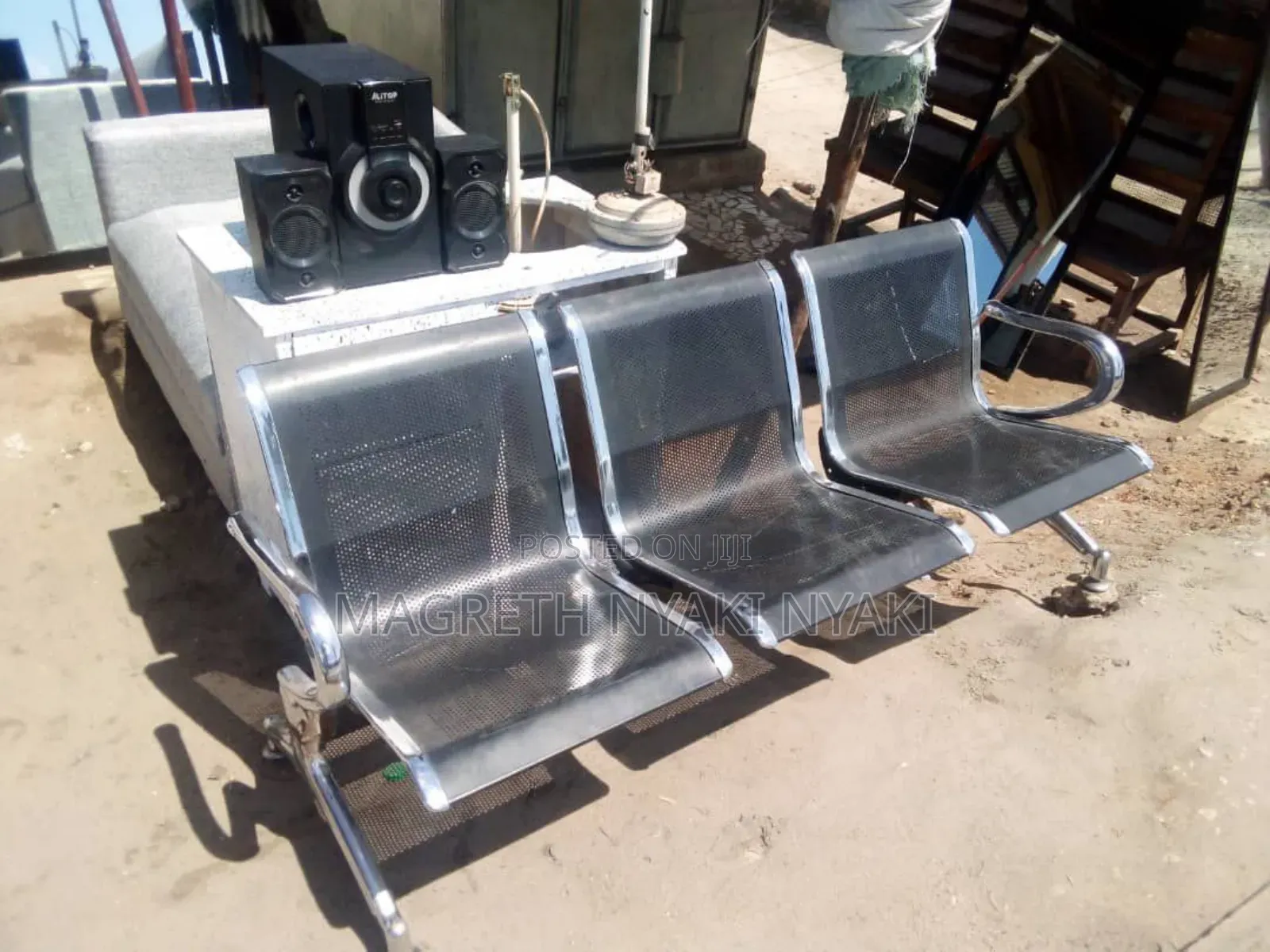 Nauza Waiting Chair