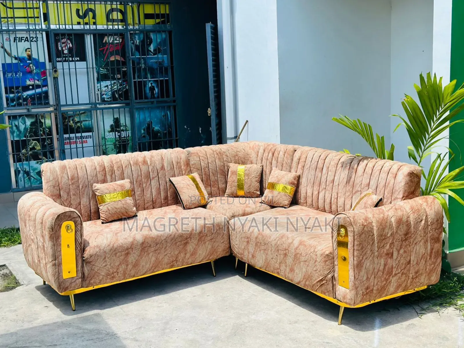 Sofa Set Mwenye Ela Yake Achukue