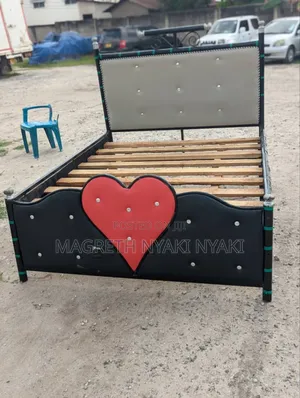 Kitanda Bed Sofa Ya Chuma