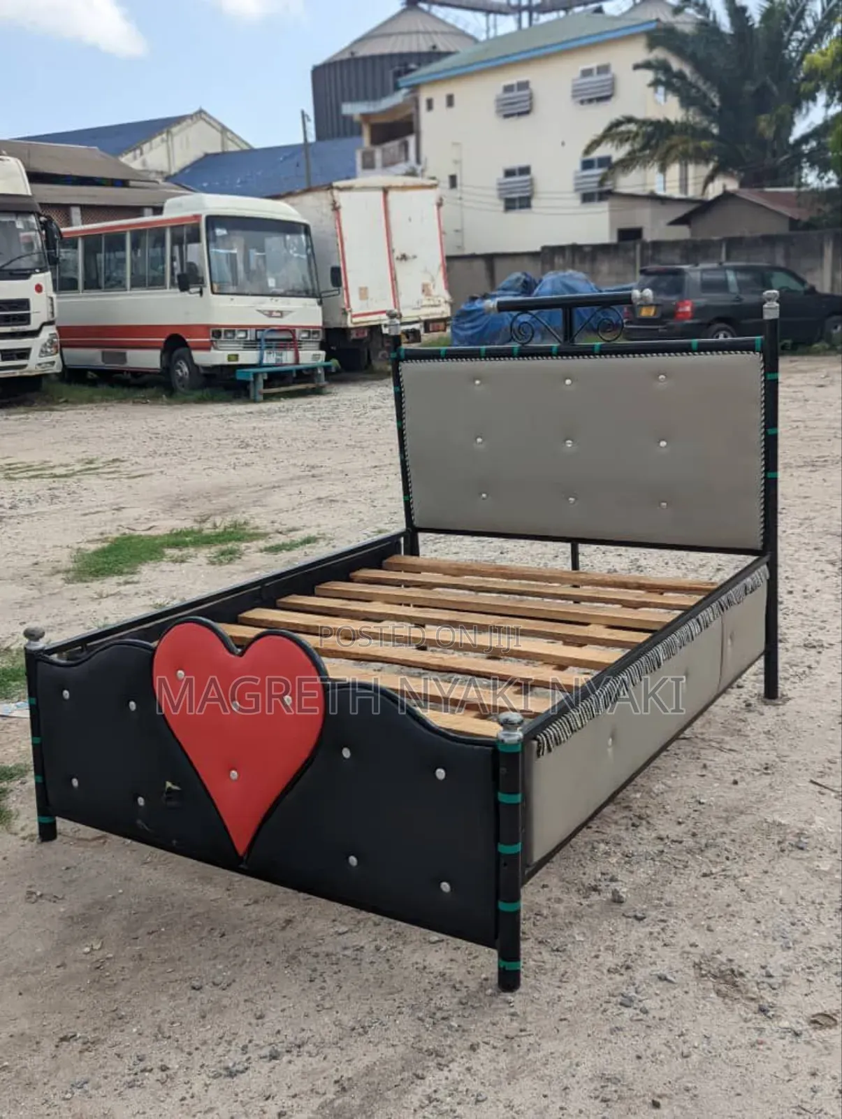 Kitanda Bed Sofa Ya Chuma