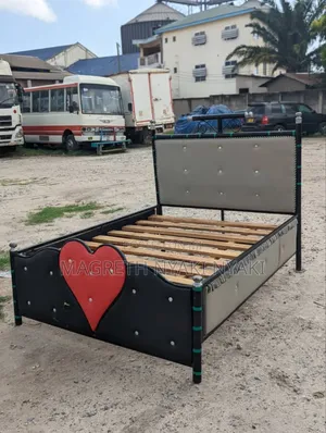 Kitanda Bed Sofa Ya Chuma