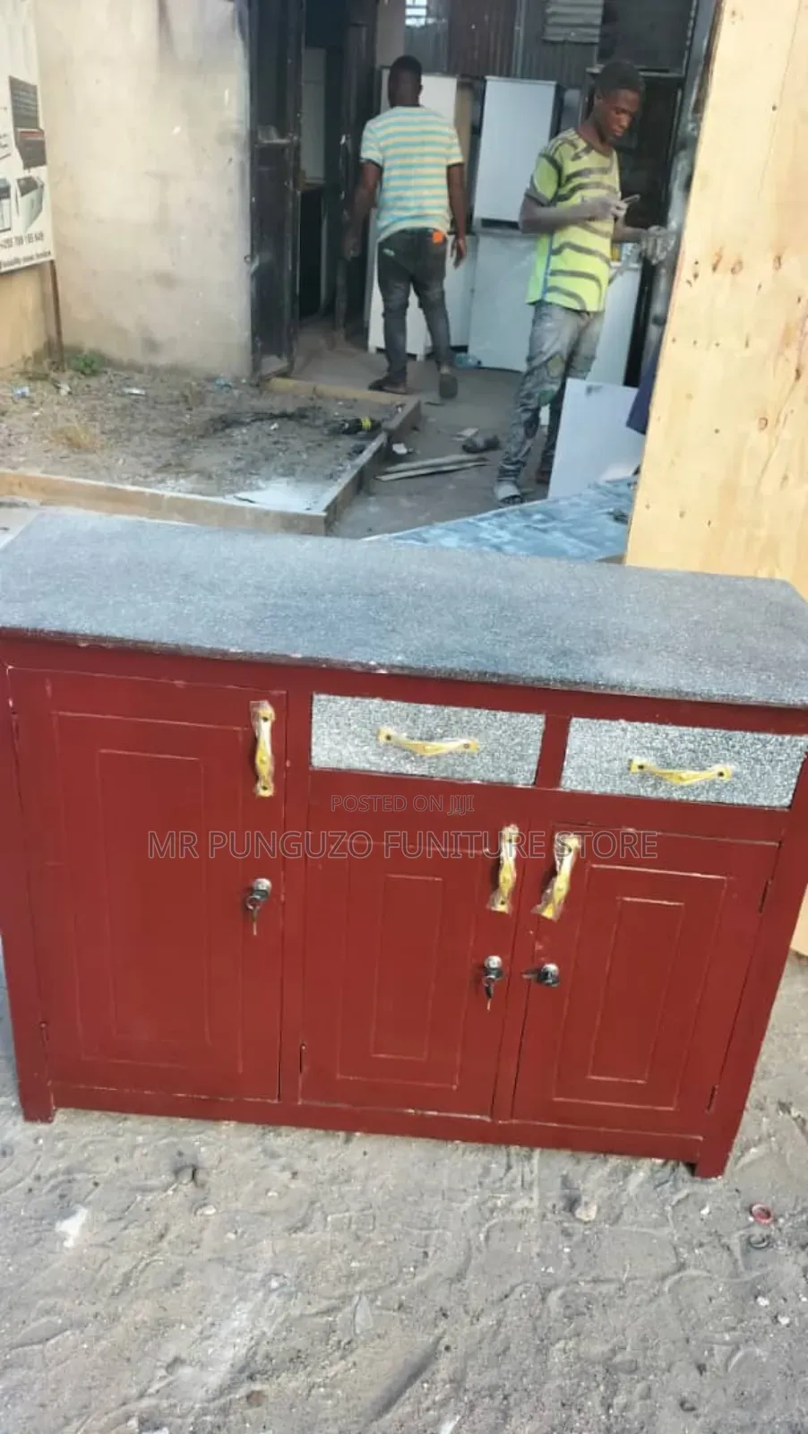 Kitchen Cabinet Milango Mitatu