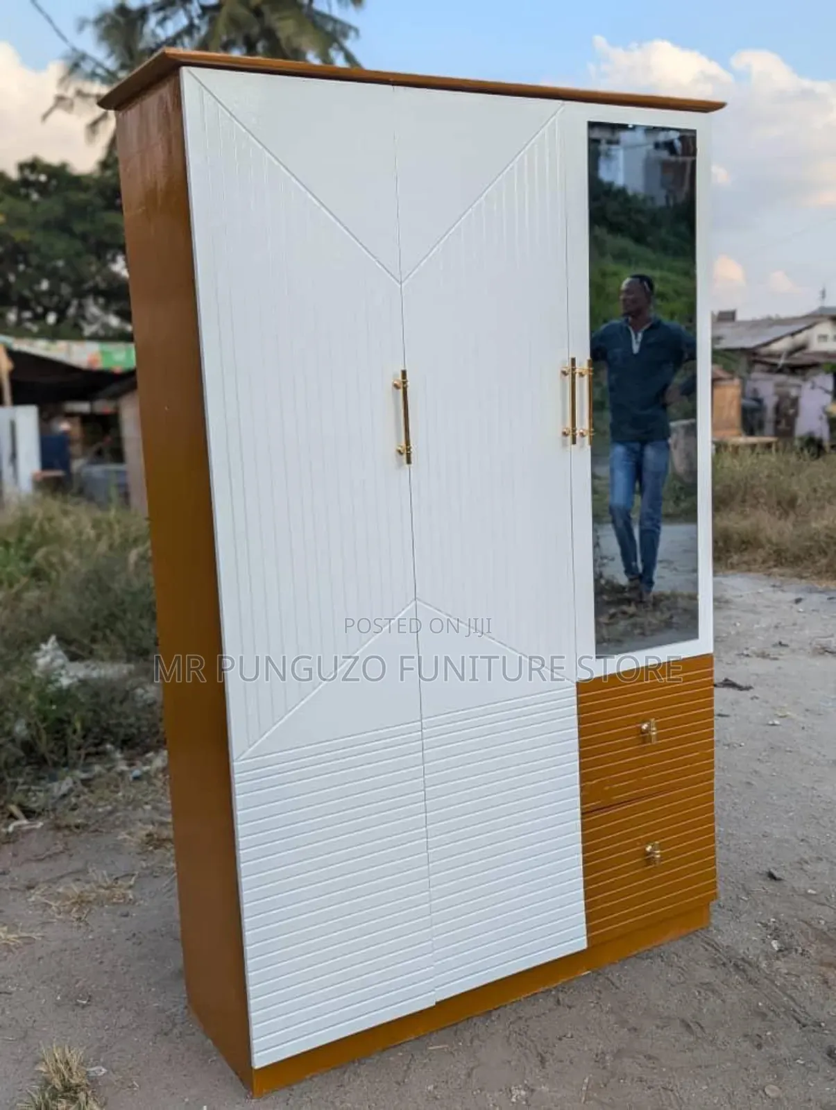 Kabati Milango Mitatu