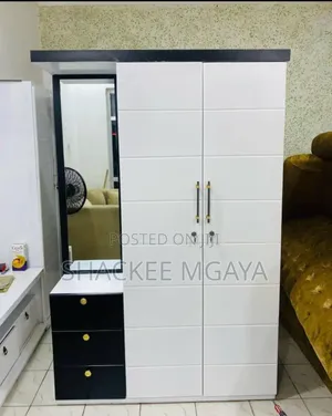 Kabati Milango Mitatu With Dressing Table