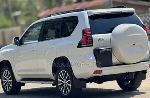 Toyota Land Cruiser Prado 2023 White