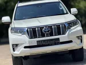 Toyota Land Cruiser Prado 2023 White