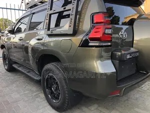 Toyota Land Cruiser Prado 2017 Green
