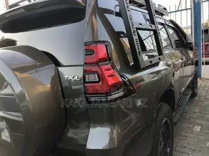 Toyota Land Cruiser Prado 2017 Green
