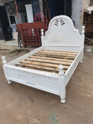 5/6 Mbao Ngumu Rangi Nyeupe Nzuri Used Clean Njo Vipo Vipi