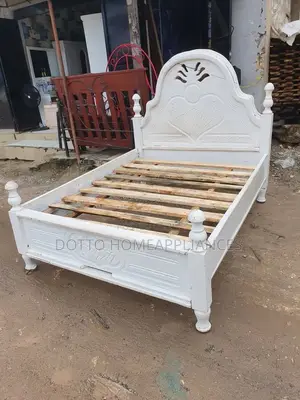 5/6 Mbao Ngumu Rangi Nyeupe Nzuri Used Clean Njo Vipo Vipi