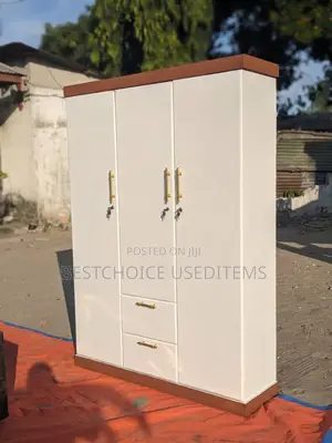 Kabati La Milango Mitatu White Draw Na Lock