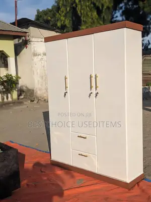 Kabati La Milango Mitatu White Draw Na Lock