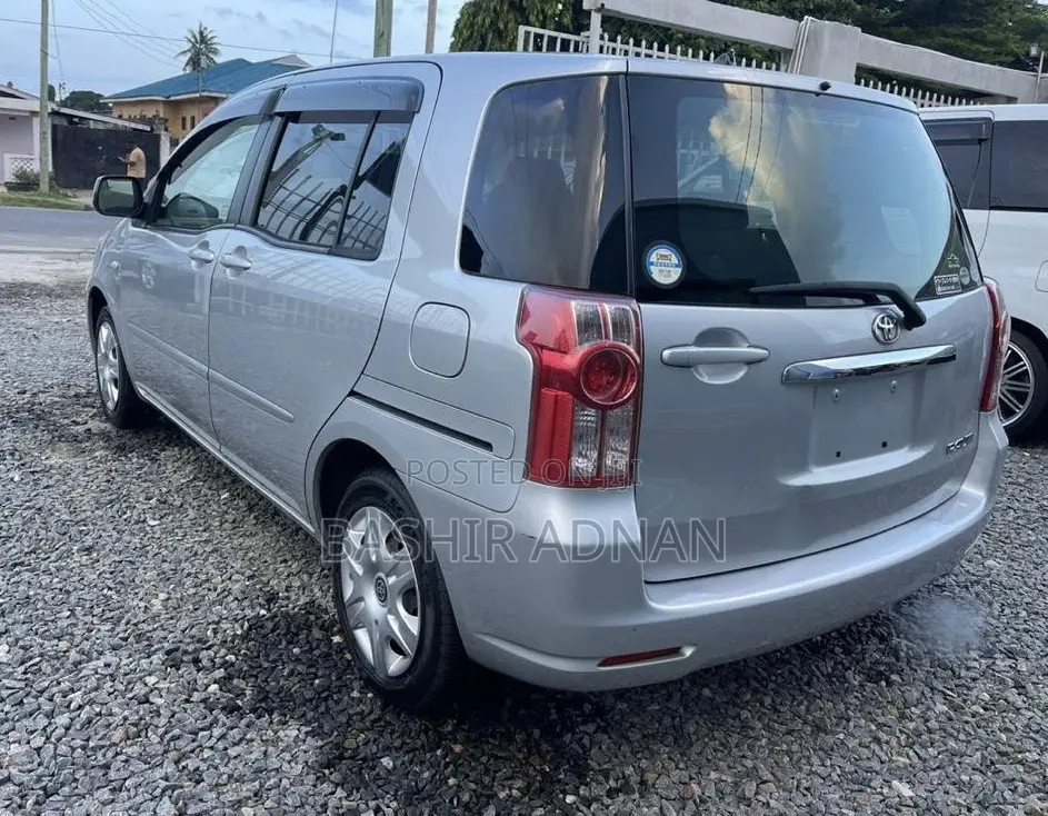 Toyota Raum 1.5 FWD 2007 Silver