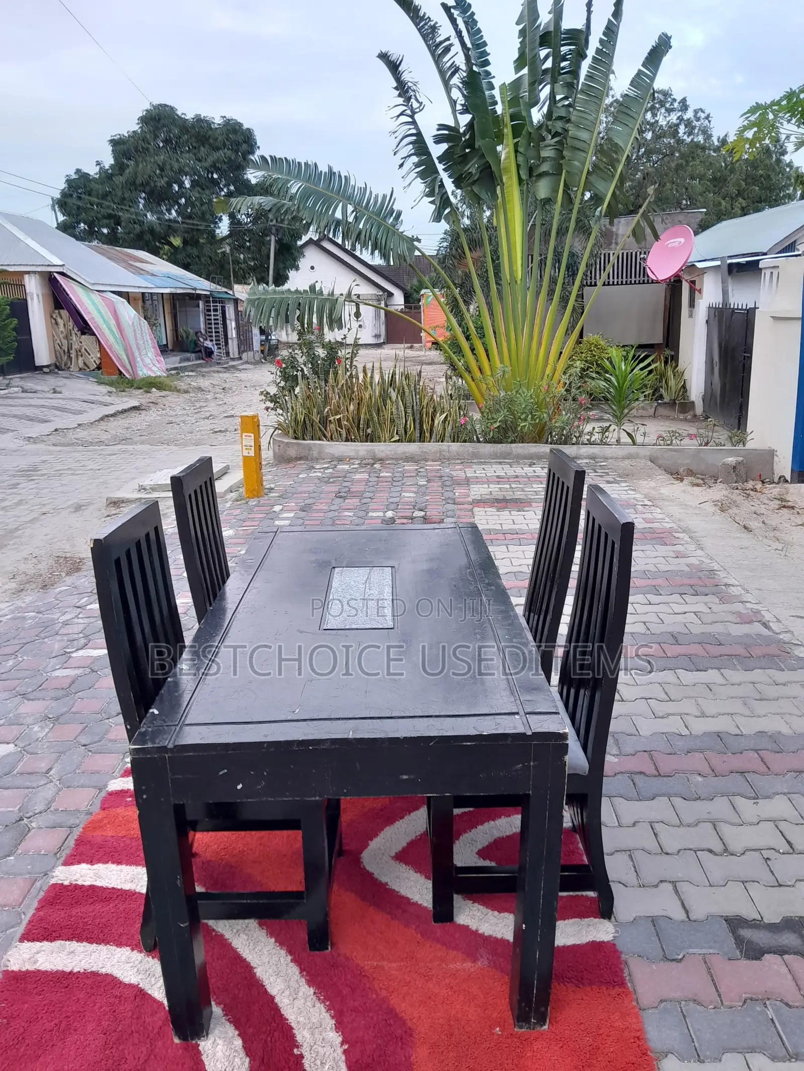 Dining Table Mbao Ngumu Kabisa Used Clean Nipo Mwenge