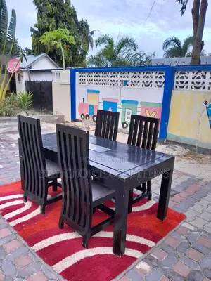 Dining Table Mbao Ngumu Kabisa Used Clean Nipo Mwenge