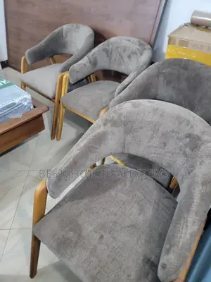Arm Chair Za Kisasa Kabisa Zimetengenezwa Na Nbao Ngumu