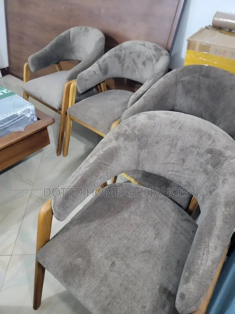 Arm Chair Za Kisasa Kabisa Zimetengenezwa Na Nbao Ngumu