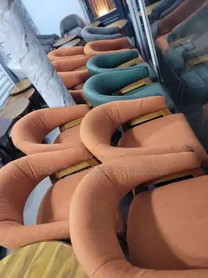 Arm Chair Za Kisasa Kabisa Zimetengenezwa Na Nbao Ngumu