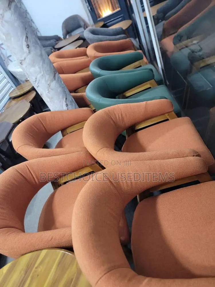 Arm Chair Za Kisasa Kabisa Zimetengenezwa Na Nbao Ngumu