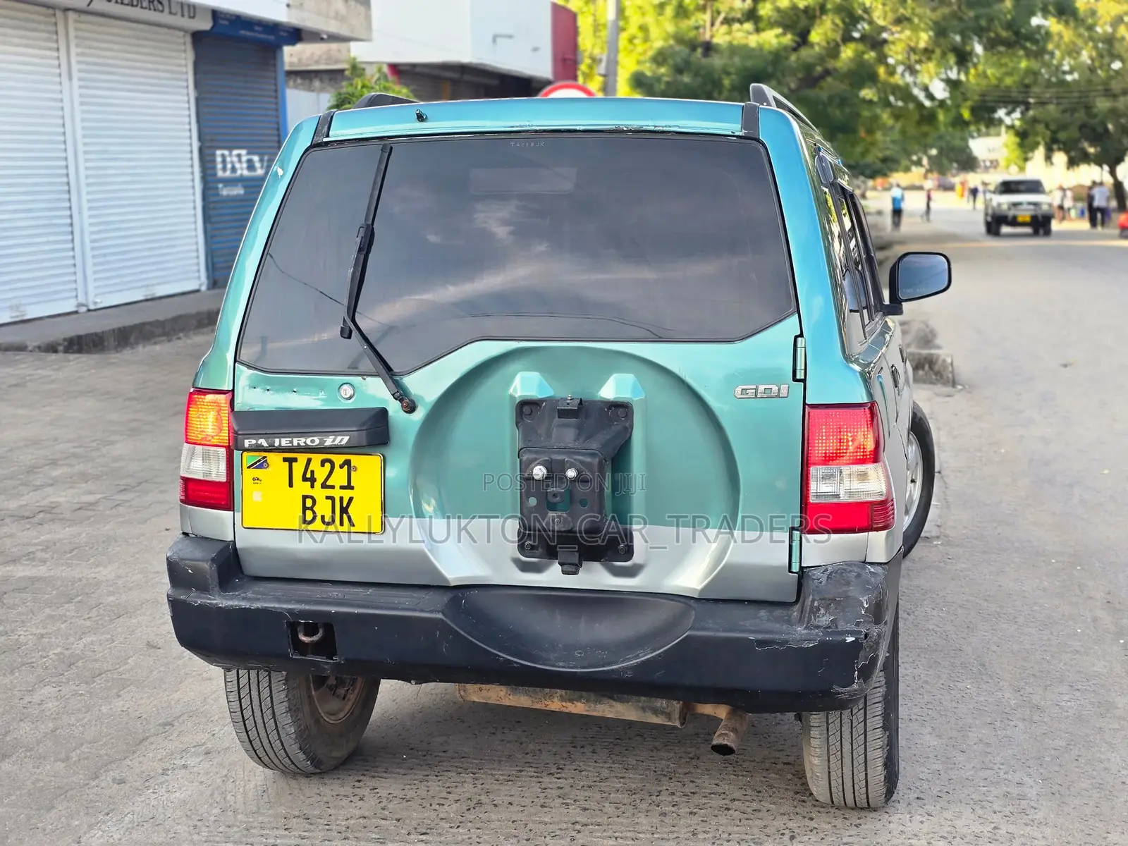 Mitsubishi Pajero 2000 Green
