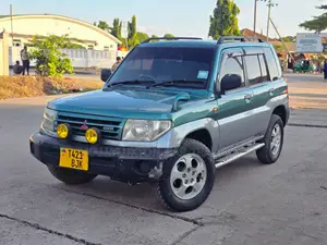 Mitsubishi Pajero 2000 Green