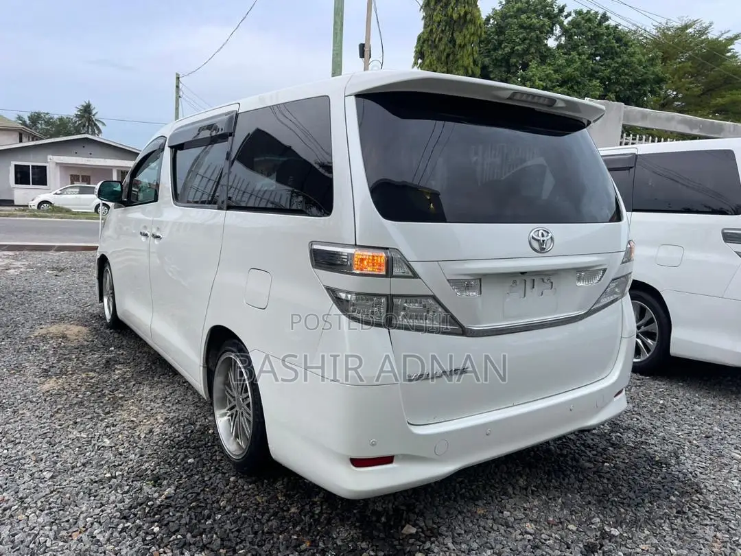 Toyota Vellfire 2009 White