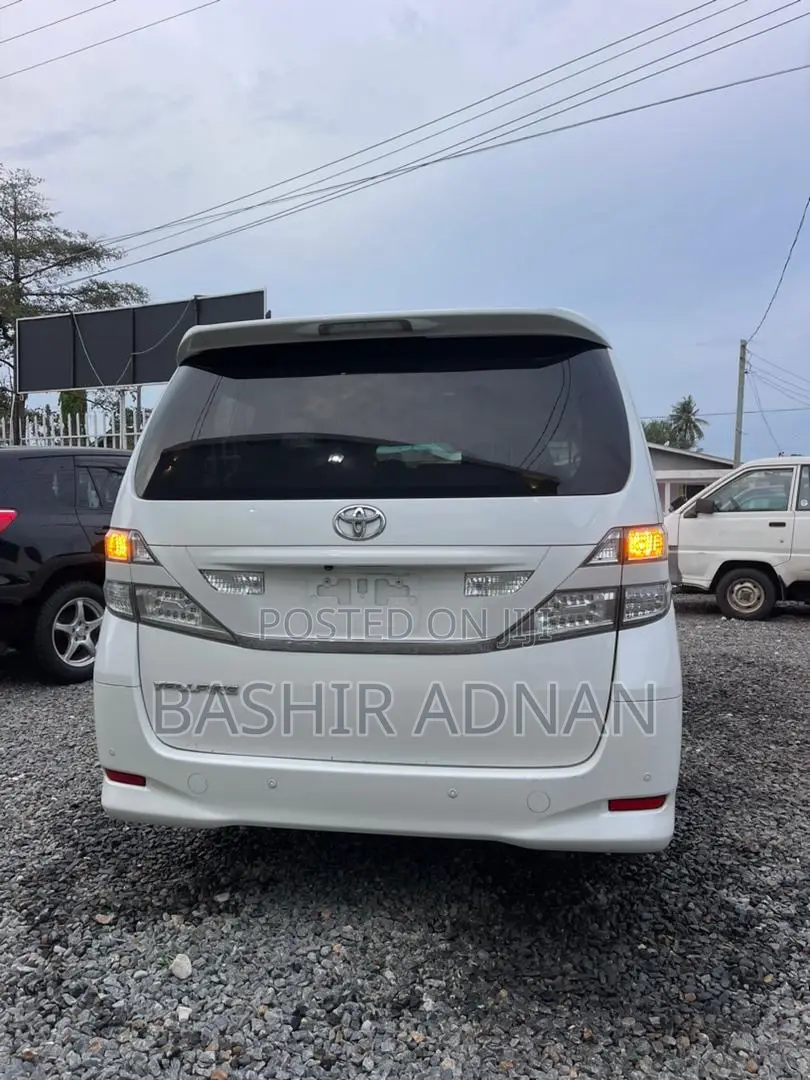 Toyota Vellfire 2009 White