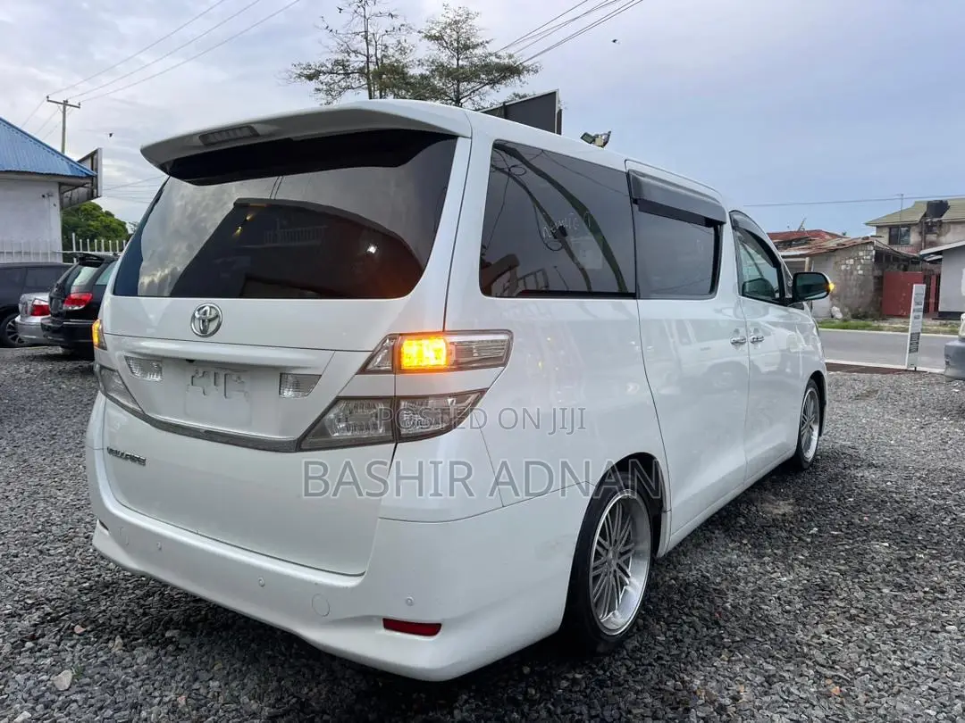 Toyota Vellfire 2009 White