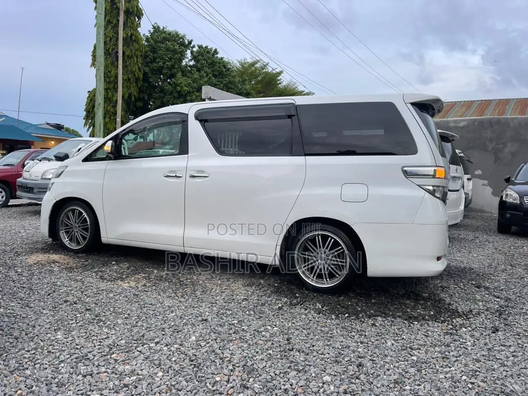 Toyota Vellfire 2009 White