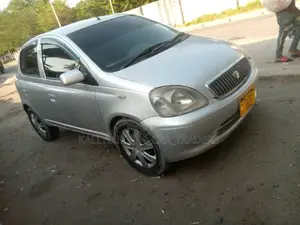 Toyota Vitz 2004 Silver