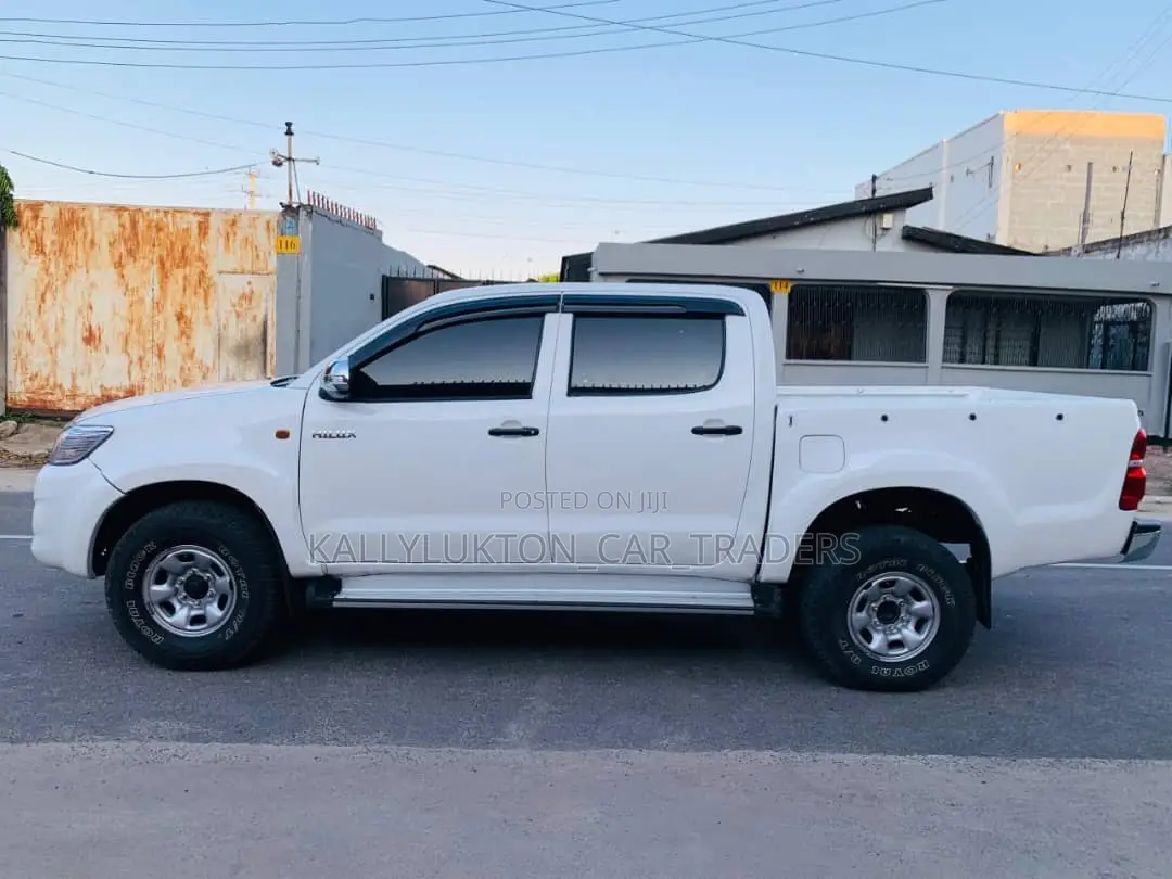 Toyota Hilux 2008 White